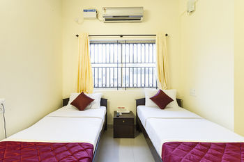 Super Oyo Capital O Premium Hotel Victoria Heights Near Sri Someshwara Swami Temple Bangalore Exterior photo